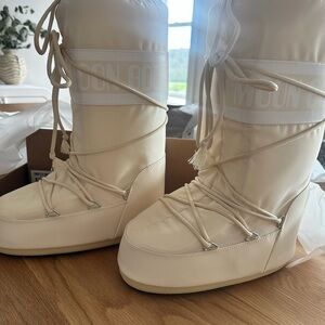 Moon Boot Women's Cream Snow Boots